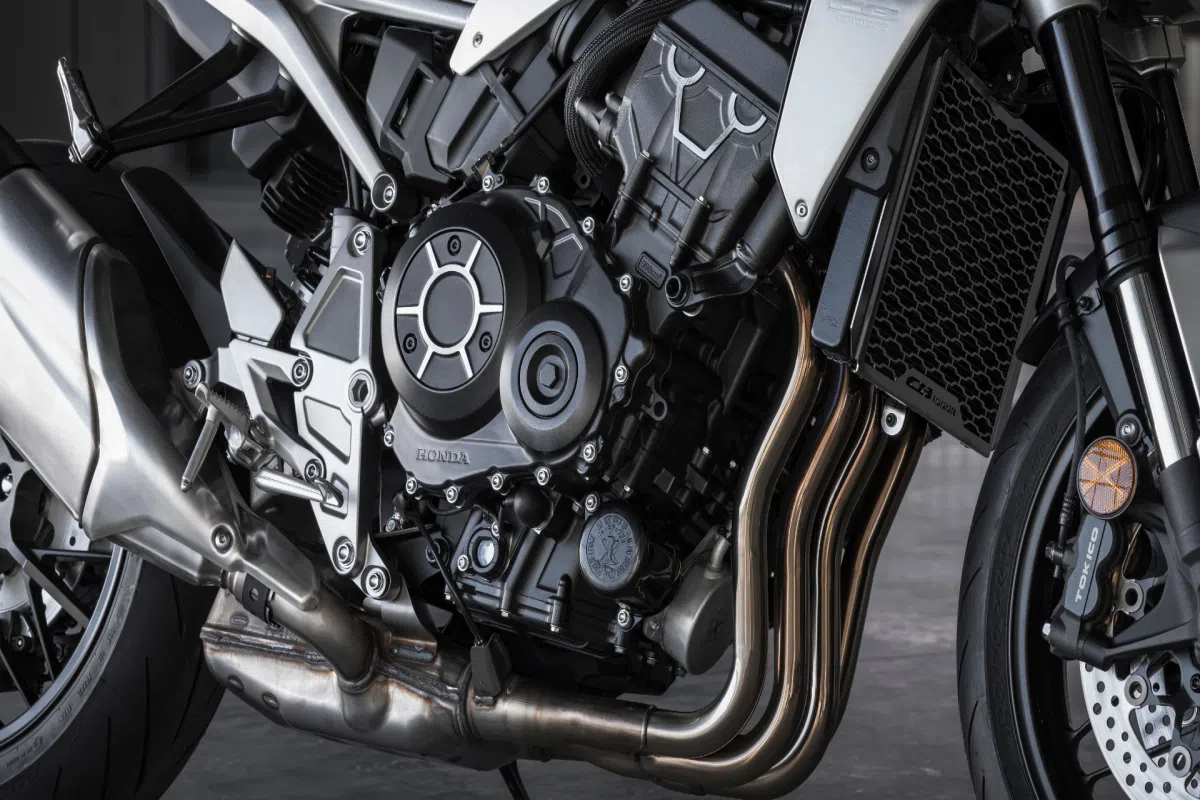 motor-honda-cb-1000-r Conheça a Honda CB 1000R 2024: Ficha Técnica, Motor, Design e Preço!