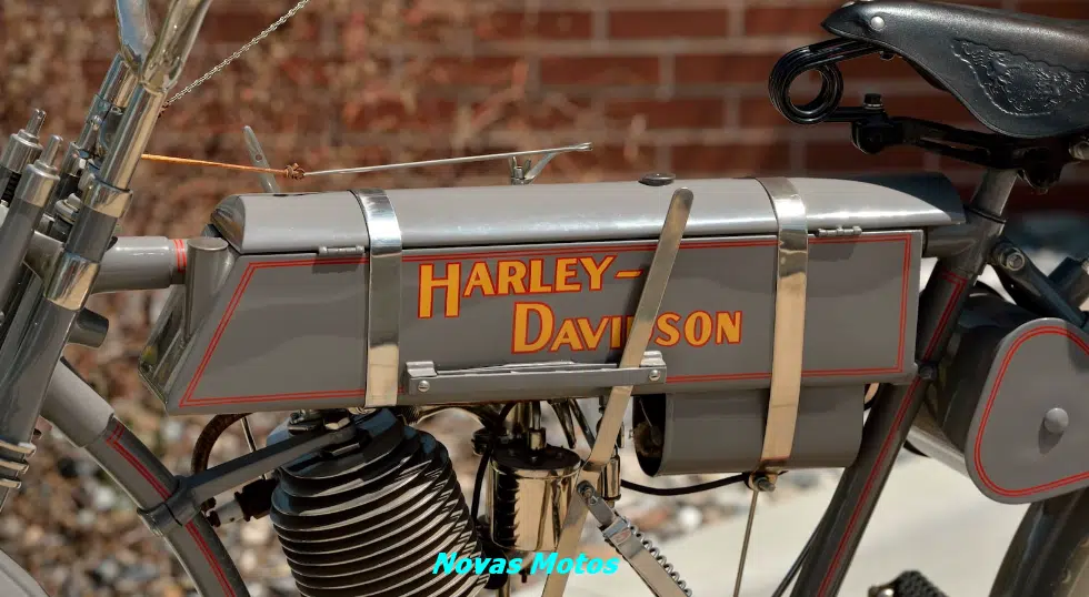 imagens-harley-davidson-strap-tank-1908 Harley de 1908 é encontrada: relíquia foi vendida por quase 5 milhões de reais