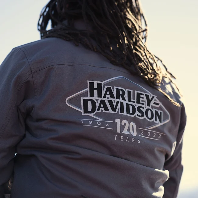jaqueta-120-anos-aniversario-harley-davidson Harley-Davidson celebra 120 anos com motos especiais: modelos estarão disponíveis no Brasil