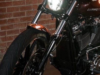farol-harley-davidson-breakout Harley Davidson Breakout 2023 - Preço, Ficha Técnica, Fotos