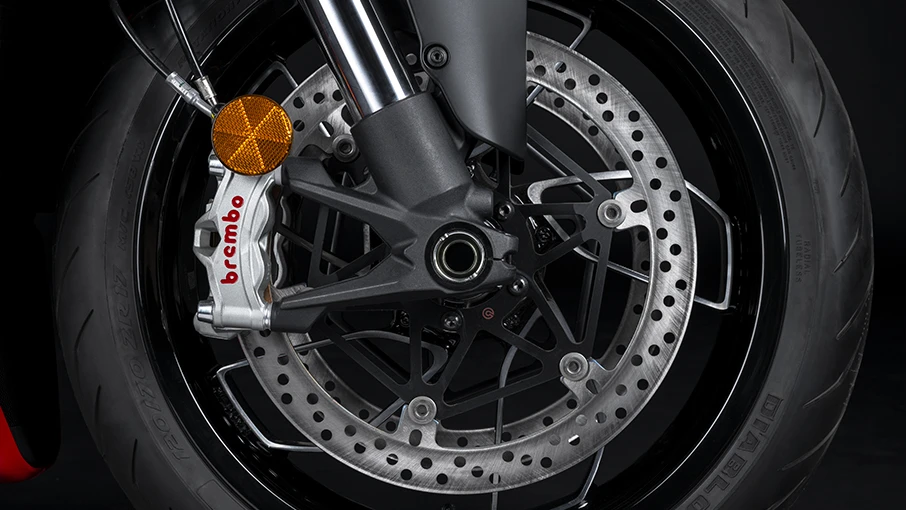 freios-ducati-diavel-v4 A nova Diavel V4 chega ao mercado: descubra tudo sobre a moto de última geração da Ducati