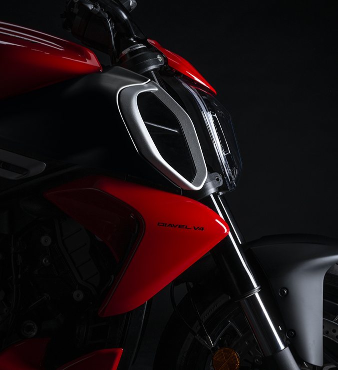 frente-ducati-diavel-v4 A nova Diavel V4 chega ao mercado: descubra tudo sobre a moto de última geração da Ducati