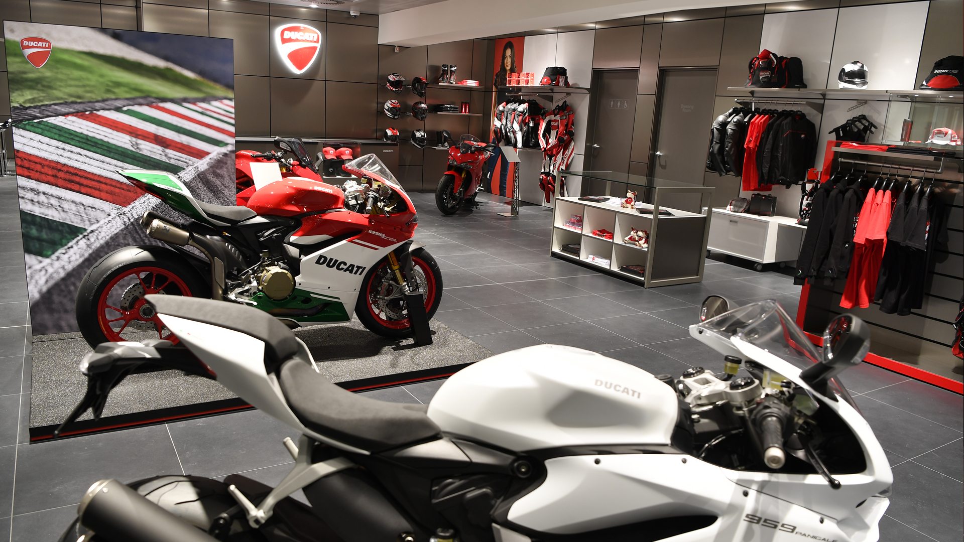 loja-ducati Recorde Mundial - Ducati vendeu mais de 1 bilhão de euros no último ano