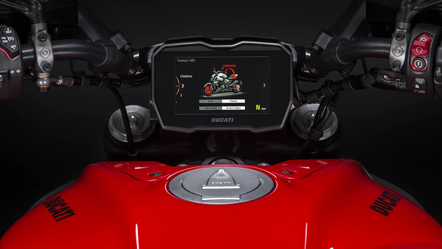 painel-digital-ducati-diavel-v4 A nova Diavel V4 chega ao mercado: descubra tudo sobre a moto de última geração da Ducati