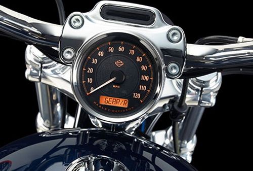 painel-harley-davidson-1200-custom Harley Davidson 1200 Custom 2023 - Preço, Ficha Técnica, Fotos