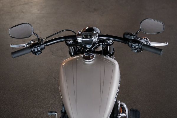 tanque-harley-davidson-breakout Harley Davidson Breakout 2023 - Preço, Ficha Técnica, Fotos