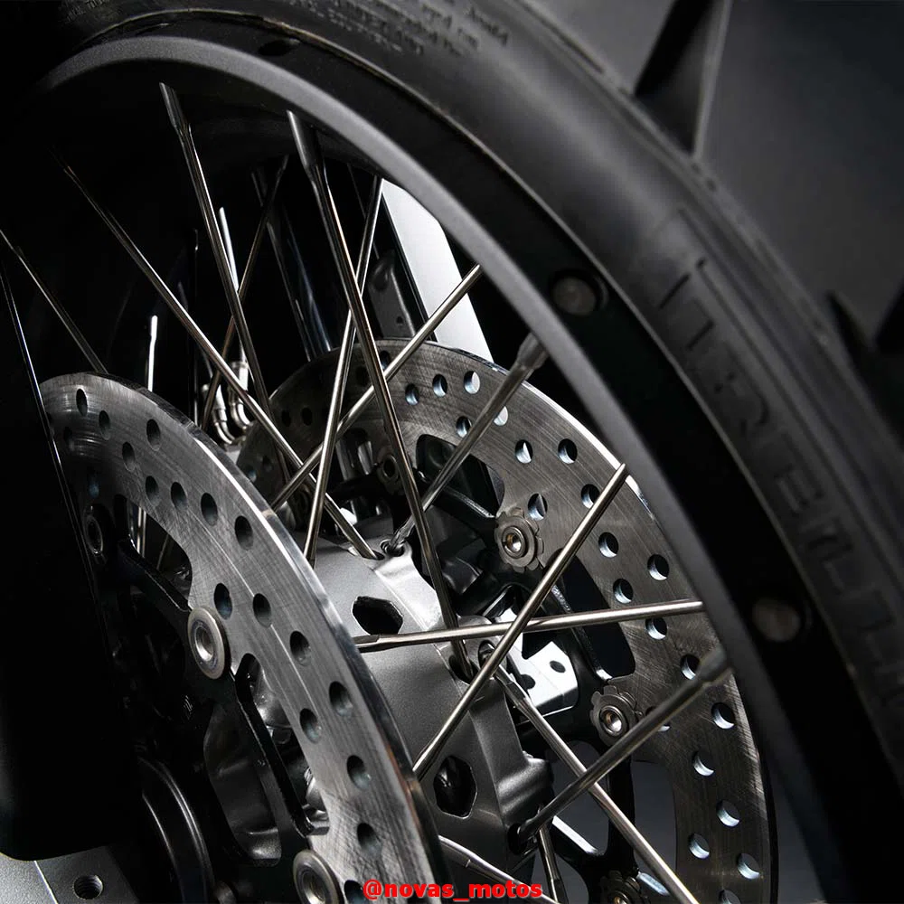 rodas-ducati-v2s Nova Moto Ducati V-2S 2024 - Preço, Ficha Técnica e Fotos