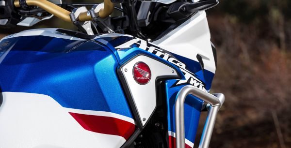 lateral-honda-africa-twin-adventure-sports Honda Africa Twin Adventure Sports 2023 - Ficha Técnica, Fotos