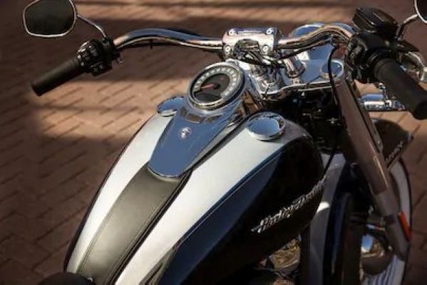 tanque-harley-davidson-deluxe Harley Davidson Deluxe 2023 - Luxo "Desempre"