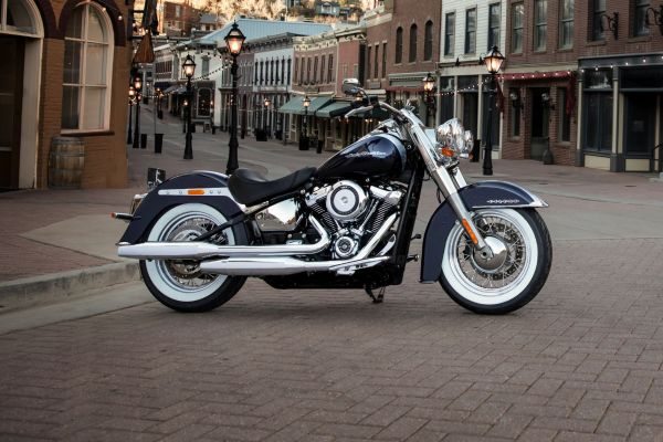versoes-harley-davidson-deluxe Harley Davidson Deluxe 2023 - Luxo "Desempre"