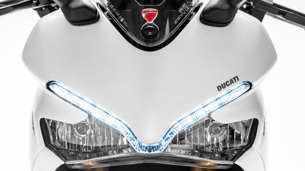 farol-ducati-supersport Ducati Supersport 2023 - Preço, Ficha Técnica, Fotos