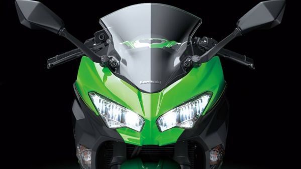 farol-kawasaki-ninja-400 Por que a Kawasaki é verde? Conheça a história!