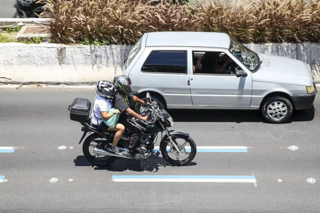 imagem-da-faixa-azul-de-moto Implantação da Faixa Azul de moto salvará vidas!